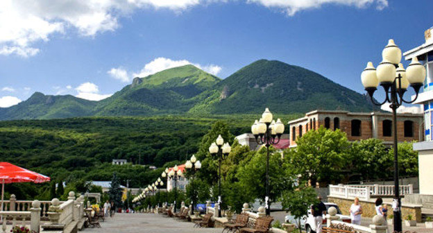 Гора Бештау. Вид с Лечебного парка в Пятигорске. Фото Pupsoid, http://ru.wikipedia.org