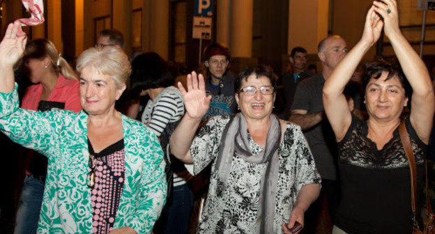 На улицах Тбилиси после голосования на выборах в парламент Грузии. 1 октября 2012 г. Фото Азиза Каримова для "Кавказского узла"