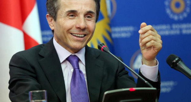 Бидзина Иванишвили выступает на пресс-конференции. Тбилиси, 2 октября 2012 г. Фото: http://www.facebook.com/georgiandreamofficial