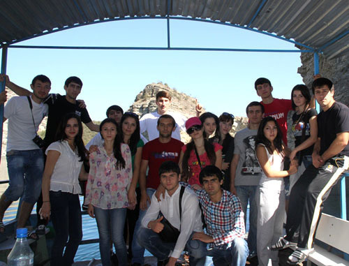 Участники молодежного фестиваля "Кавказ - территория туризма". Фото: комитет по молодежной политике РД Участники молодежного фестиваля "Кавказ - территория туризма". Фото: комитет по молодежной политике РД