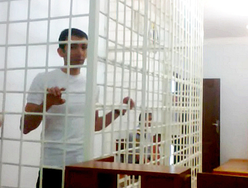 Правозащитник Талех Хасмамедов за решеткой в Ширванском апелляционном суде. 9 октября 2012 г. Фото Октая Гюльалыева