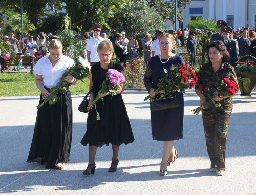 Возложение цветов к Мемориалу славы в Сухуме 30 сентября 2012 г. Фото Анжелы Кучуберия для "Кавказского узла"