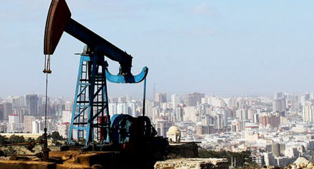 Добыча нефти глубинным насосом. Фото: Gulustan, http://ru.wikipedia.org