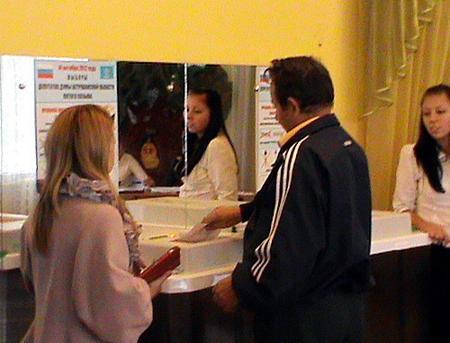 Астрахань, 14 октября 2012 г. Голосование на участке №7 по Советскому Продольному одномандатному избирательному округу №24. Фото Елены Гребенюк для "Кавказского узла"