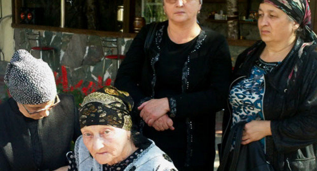Родственники погибших 13 октября 2005 г. Кабардино-Балкария, Нальчик, октябрь 2012 г. Фото Анны Арсеньевой для "Кавказского узла"