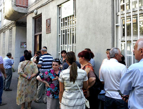 Очередь на избирательный участок во время выборов в Грузии. Тбилиси, 1 октября 2012 г. Фото : Александр Имедашвили, NEWSGEORGIA