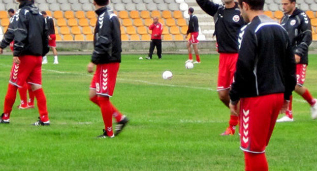 Сборная Нагорного Карабаха перед матчем. Нагорный Карабах, Степанакерт, 21 октября 2012 г. Фото Алвард Григорян для "Кавказского узла"