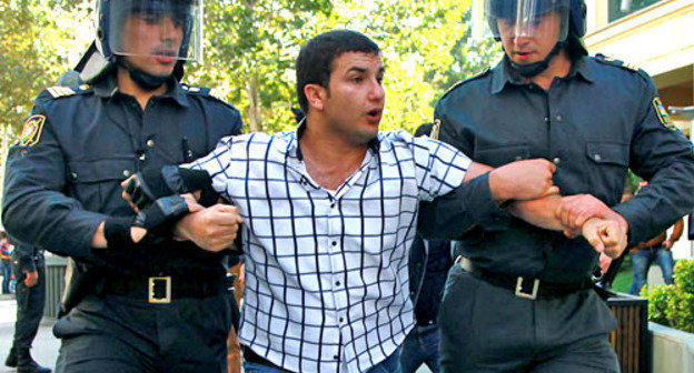 Акция протеста в Баку с требованием роспуска парламента  Азербайджана. 20 октября 2012 г. Фото Азиза Каримова для "Кавказского узла"