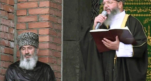 Муфтий Мухаммад Хаджи Рахимов на праздничном богослужении в мечети Пятигорска. 26 октября 2012 г. Фото с сайта Духовного Управления мусульман Ставропольского края, www.dum26.mashuk.ru