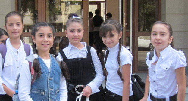 Учащиеся средней школы №3 Степанакерта, Нагорный Карабах. Фото Алвард Григорян для "Кавказского узла"