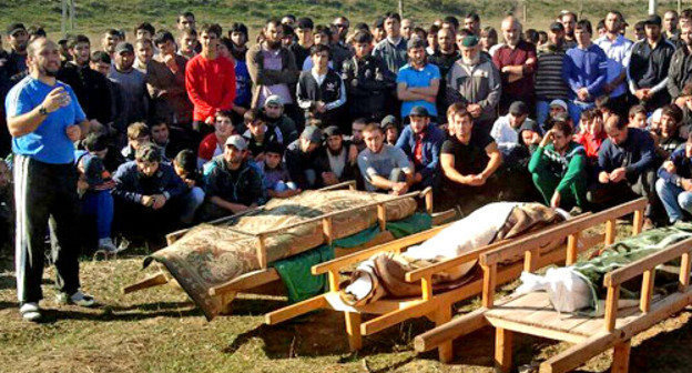 Похороны имама Ибрагимова, его брата и отца прошли в Дагестане. Дербент, 30 октября 2012 г. Фото http://www.facebook.com/StroitelstvoMecetiAhluSSunnaVDerbente