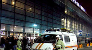 Сотрудники МЧС на месте теракта в Домодедово. Москва, 24 января 2011 г. Фото: Yuri Timofeyev (RFE/RL)