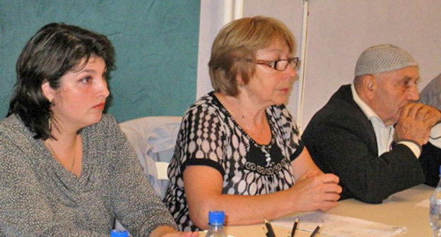 Члены садовых товариществ на встрече с администрацией Махачкалы. Дагестан, 30 октября 2012 г. Фото Тимура Исаева для "Кавказского узла"