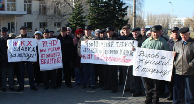 Ростовская область, 1 ноября 2012 г. Жители Зверева в бессрочном пикете против высоких тарифов ЖКХ. Фото Олеси Диановой для "Кавказского узла"
