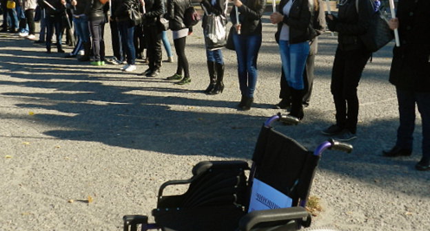 Пикет по проблемам инвалидов на площади Ленина в Волгограде, 2 ноября 2012 г. Фото Татьяны Филимоновой для "Кавказского узла"