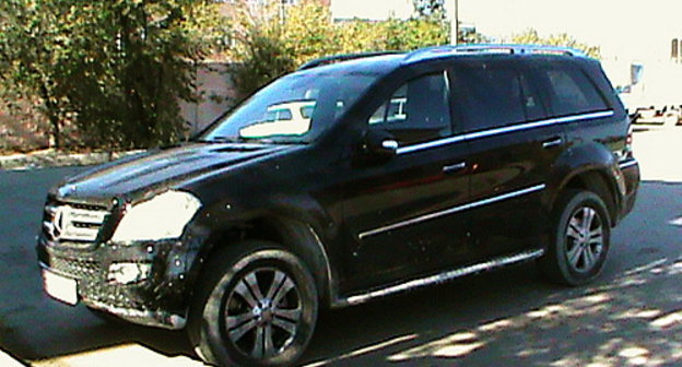 Автомобиль Мерседес-Бенц GL 450 4 MATIC, приобретенный предприятием "Астраханьавтодорремстрой" за 4185357 рублей и переданный в безвозмездное пользование Правительству Астраханской области. Октябрь 2012 г. Фото Вячеслава Ященко для "Кавказского узла"