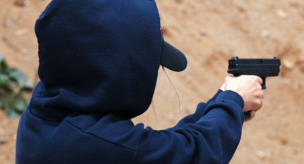 Человек с оружием. Фото: dagnyg, http://www.flickr.com/photos/dagnygromer