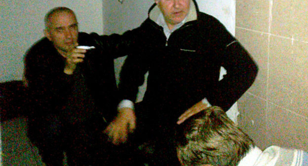 Активисты "Мехк-Кхел", участвовавшие в голодовке, в ОМВД по Малгобекскому району Ингушетии. Фото: http://mehkkhel.org