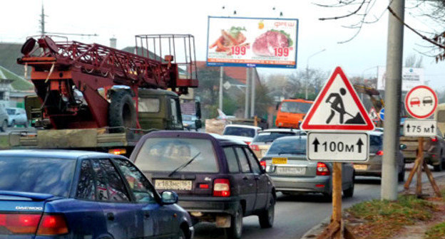 Из-за ремонта водопровода  в микрорайоне
Александровка в пиковые часы образуется
часовая пробка. Ростов-на-Дону, 6 ноября 2012 г. Фото Олеси Диановой для "Кавказского узла"