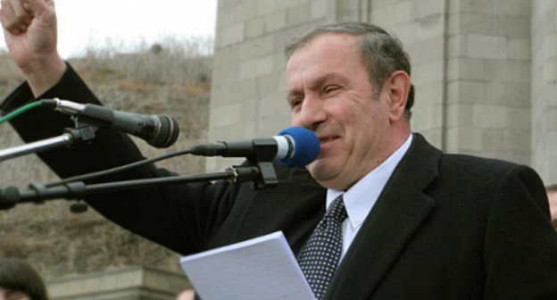 Левон Тер-Петросян выступает на митинге, Ереван, 2009 г. Фото: http://www.levonpresident.am