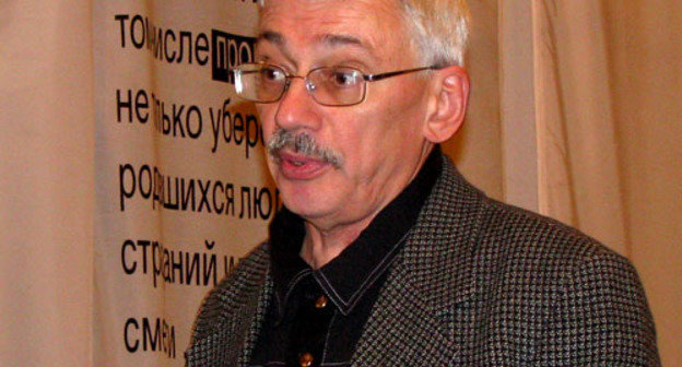 Олег Орлов во время презентации и обсуждения двух первых докладов Международной кризисной группы (ICG) по Северному Кавказу. Москва, 8 ноября 2012 г. Фото Натальи Крайновой для "Кавказского узла"