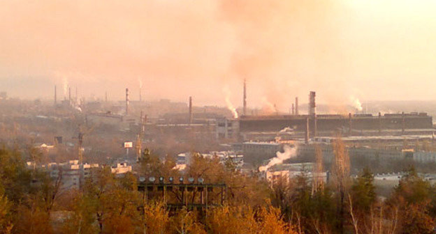 Выбросы с завода "Красный Октябрь". Волгоград, 12 октября 2012 г. Фото Вячеслава Ященко для "Кавказского узла"