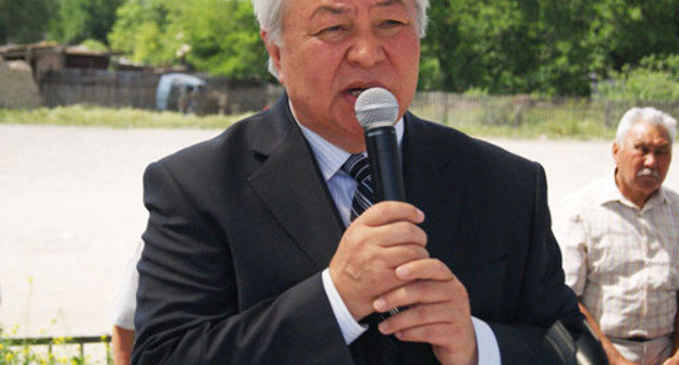 Мурат Авезов во время Третьего Съезда ногайского народа. Дагестан, Ногайский район, 29 мая 2012 г. Фото: Якуб Уразакаев, http://noghay.ru