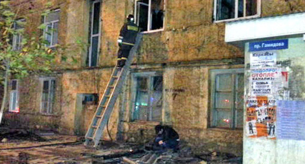 Сгорело жилое двухэтажное здание. Махачкала, 13 ноября 2012 г. Фото Наби Гитинова для "Кавказского узла"