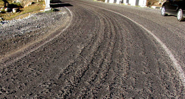 Дорога Тырныауз – Верхний Баксан. Кабардино-Балкария, ноябрь 2012 г. Фото Луизы Оразаевой для "Кавказского узла"