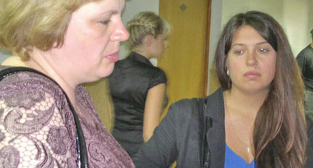 Татьяна и Ольга Агафоновы в здании Замоскворецкого суда. Москва, 25 июля 2012 г. Фото Юлии Буславской для "Кавказского узла"