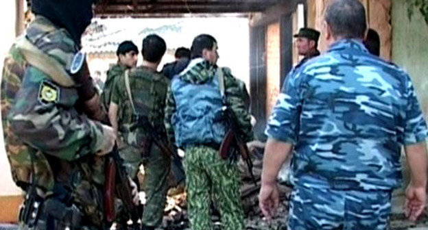 Сотрудники правоохранительных органов. Фото www.riadagestan.ru