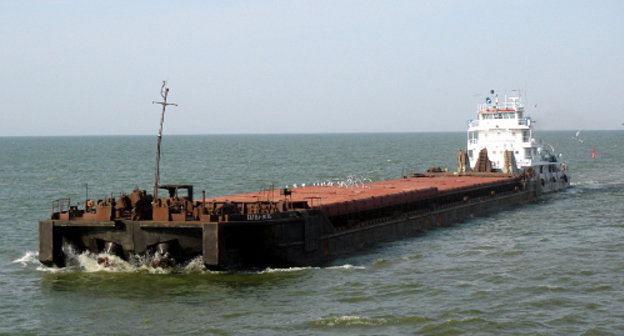 Судно в Азово-Донском канале. Ростовская область. Фото:  PAVEL83, http://www.infoflotforum.ru