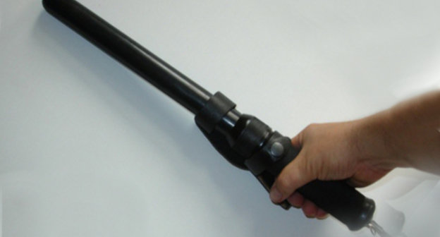 Рука с резиновой дубинкой. Фото: http://vladivostok.farpost.ru