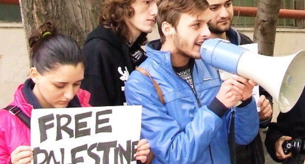 Участники акции в поддержку Палестины и против военной операции в секторе Газа. Тбилиси, 20 ноября 2012 г. Фото Эдиты Бадасян для "Кавказского узла"