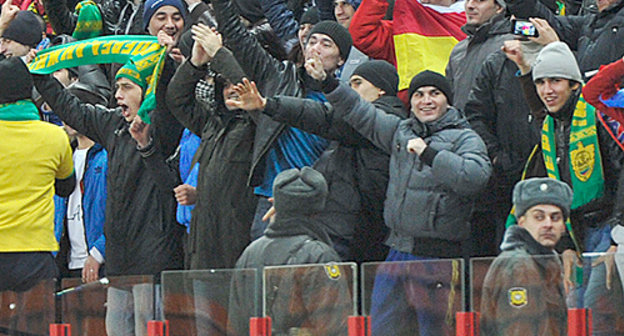 Болельщики "Анжи" на матче "Анжи" - "Удинезе" в Москве 22 ноября 2012 г. Фото пресс-службы ФК "Анжи", http://www.fc-anji.ru