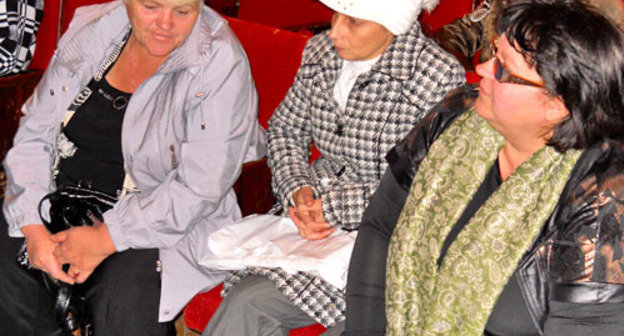 Вручены награды 31 многодетной матери из разных районов республики. Адыгея, 23 ноября 2012 г. Фото Олега Чалого для "Кавказского узла"