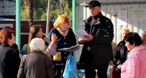 Сход граждан микрорайона "Малый Ахун" в Сочи. Краснодарский край, 25 ноября 2012 г. Фото Светланы Кравченко для "Кавказского узла"