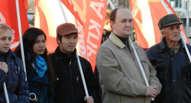 Участники митинга, организованного волгоградским обкомом КПРФ, на площади Ленина в Волгограде 19 ноября 2012 г. Фото Татьяны Филимоновой для "Кавказского узла"