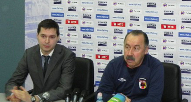 Валерий Газзаев (справа) на пресс-конференции во Владикавказе 15 ноября 2012 г. Фото Мурата Лацоева для "Кавказского узла"