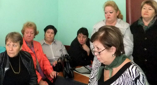 Акционеры товарно-закупочной базы (ТЗБ)во время внеочередного собрания. Сочи, 26 ноября 2012 г. Фото Светланы Кравченко для "Кавказского узла"