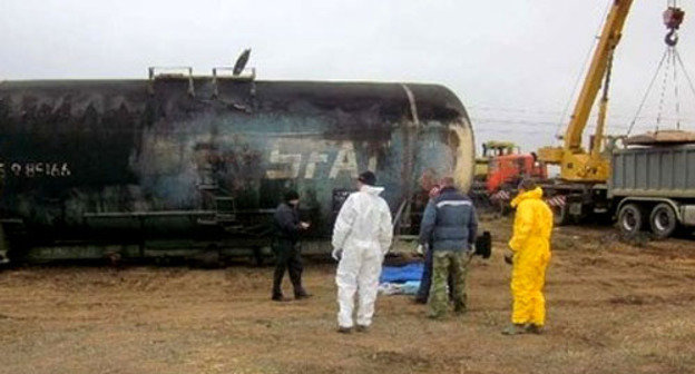 Cход цистерн с нефтью в Темрюкском районе Краснодарского края. Фото www.yugopolis.ru