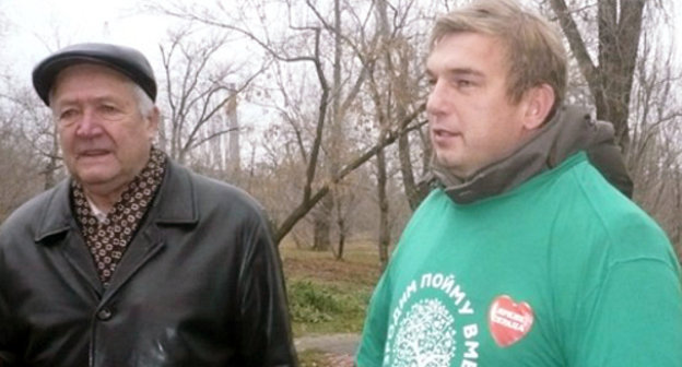 Волгоград, 29 ноября 2012 г. Участники пикета против вырубки деревьев в парковой зоне. Фото Татьяны Филимоновой для "Кавказского узла"