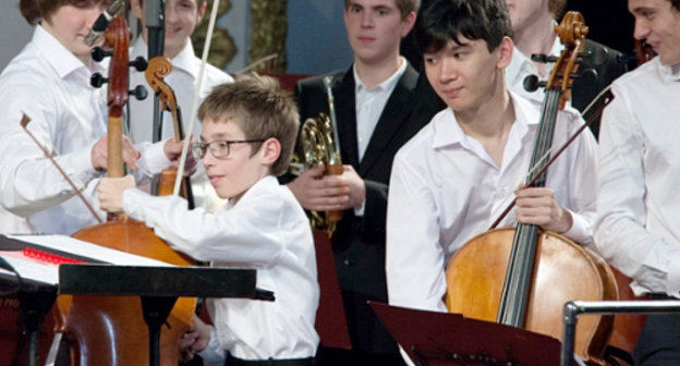 Концерт Всероссийского юношеского симфонического оркестра под патронажем Юрия Башмета в Зимнем театре Сочи. 30 ноября 2012 г. Фото: http://mkrf.ru