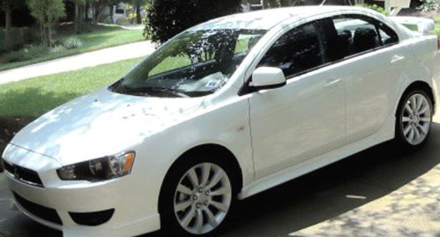 Автомобиль Mitsubishi Lancer. Фото http://ru.wikipedia.org