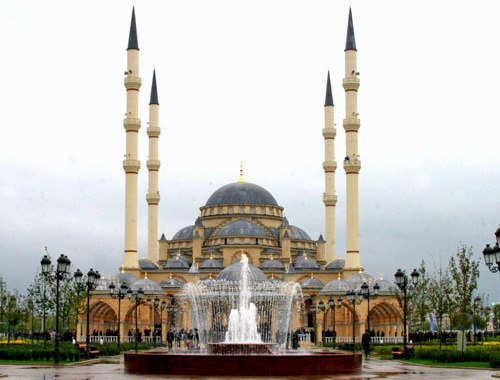 Мечеть Ахмата Кадырова в Грозном. Чечня, октябрь 2008 г. Фото: André Widmer Maiakinfo, http://ru.wikipedia.org