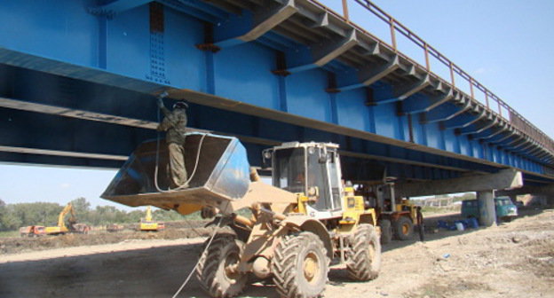 Строительство моста через Терек в Гудермесском районе Чечни. Фото: http://minavtodorchr.ru