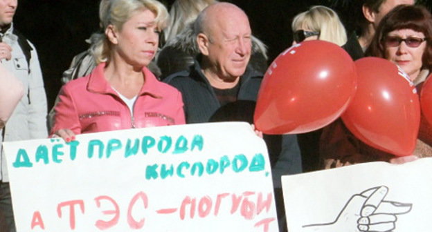 Участники митинга против строительства ТЭС в Кудепсте. Сочи, 9 декабря 2012 г. Фото Светланы Кравченко для "Кавказского узла"
