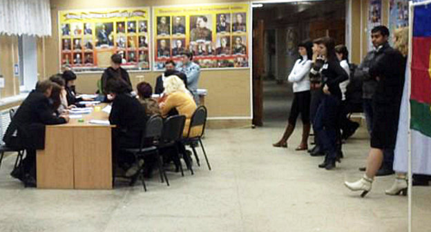 Подсчет голосов на избирательном участке 42-08 в Славянске-на-Кубани. 9 декабря 2012 г. Фото Игоря Харченко