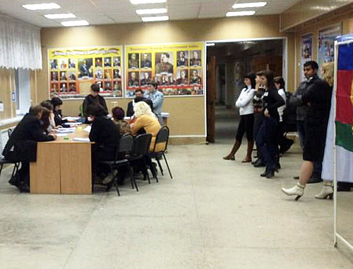 Подсчет голосов на избирательном участке 42-08 в Славянске-на-Кубани. 9 декабря 2012 г. Фото Игоря Харченко