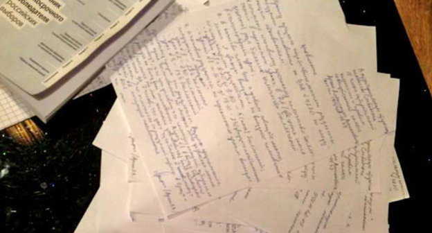 Жалобы наблюдателей от партии "Яблоко". Славянск-на-Кубани, 9 декабря 2012 г. Фото Игоря Харченко